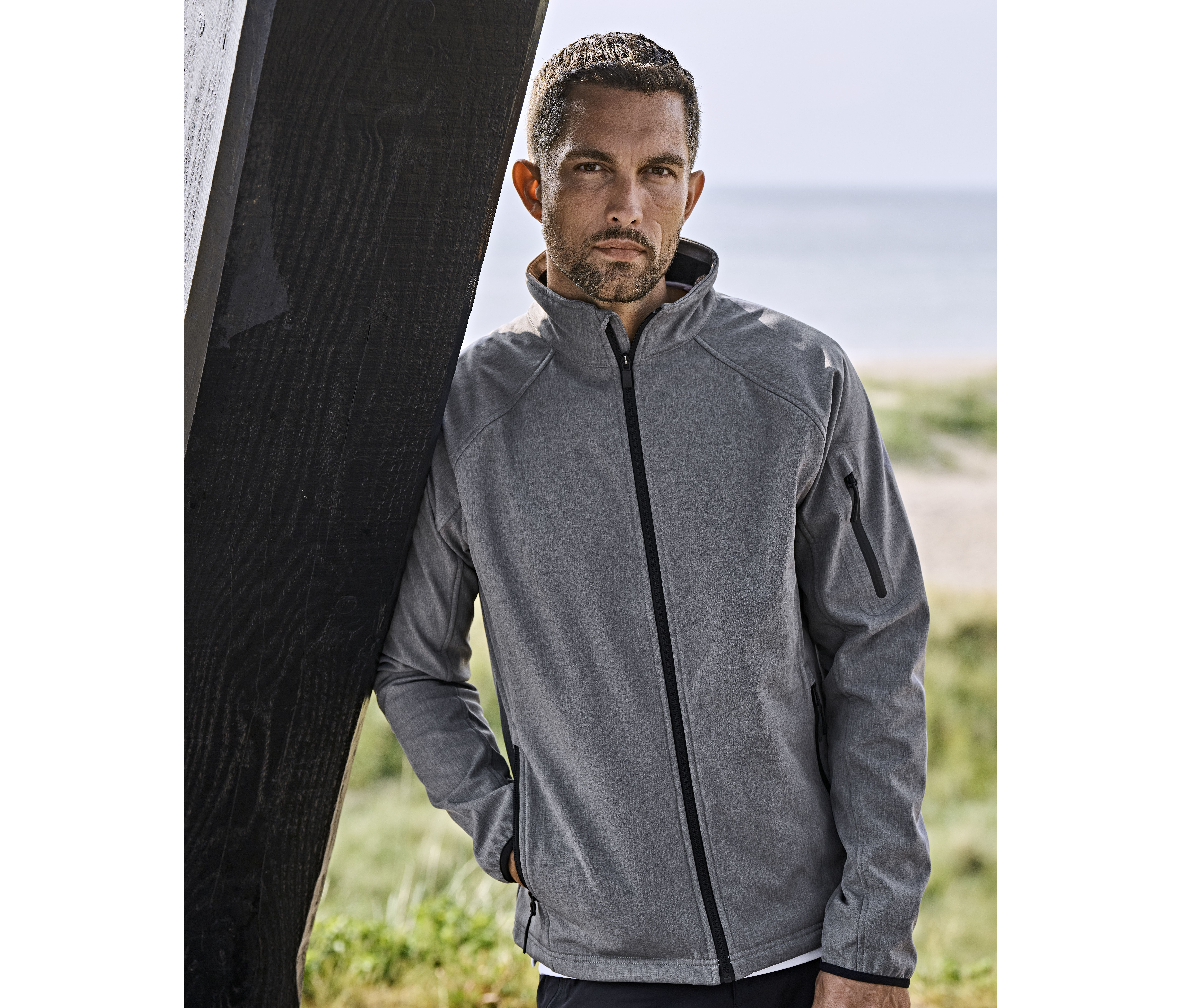 LIGHTWEIGHT PERFORMANCE SOFTSHELL