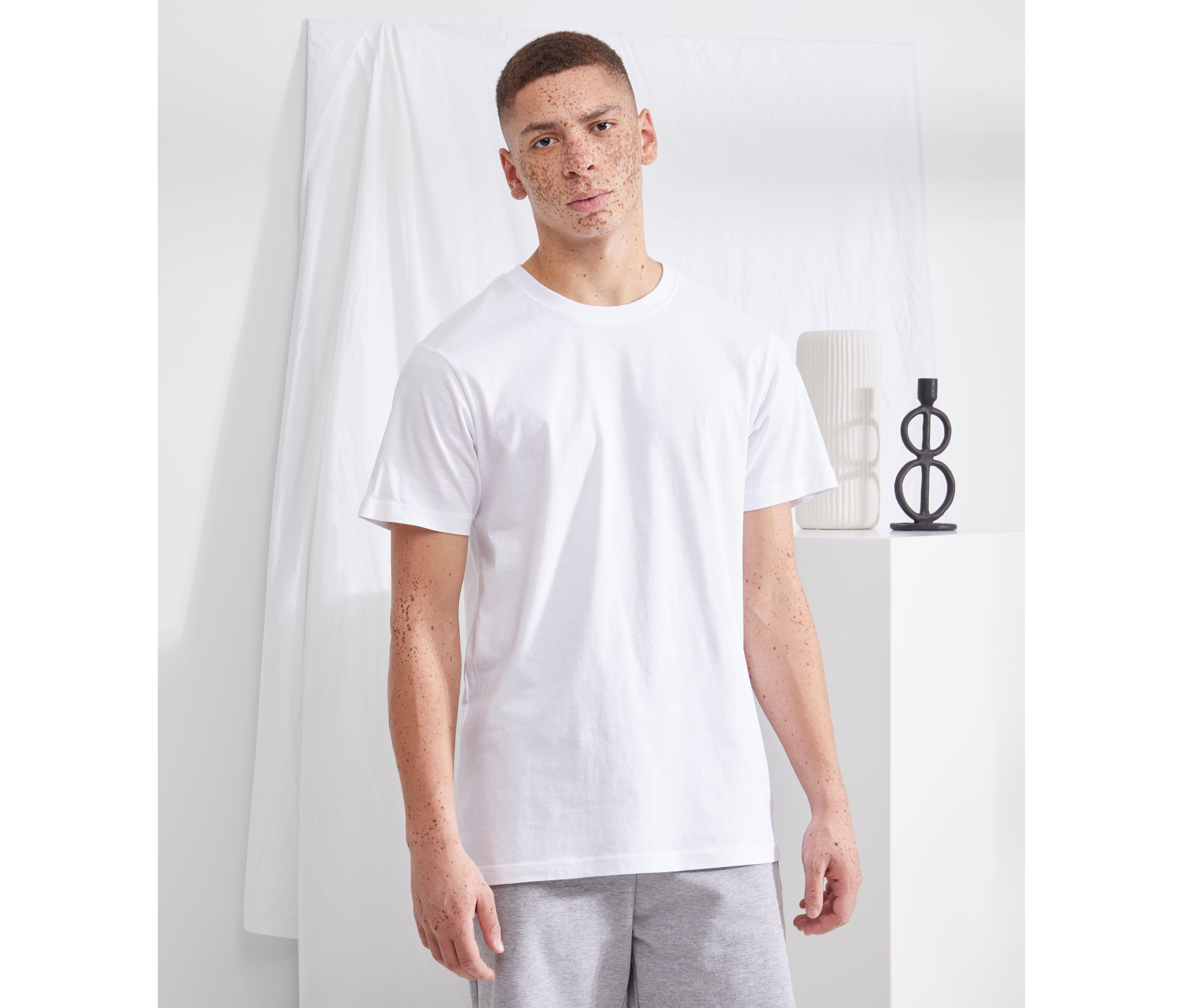 BASIC ROUND NECK T-SHIRT